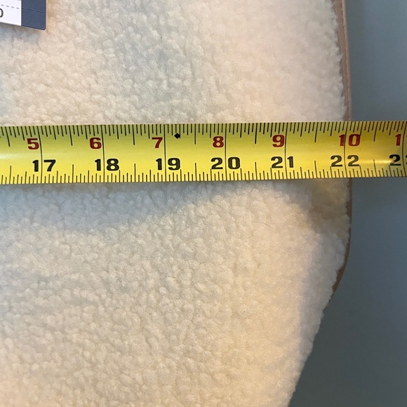 Universal Thread Faux Fur/Sherpa Cream Weekender Bag NWT - Picture 15 of 16